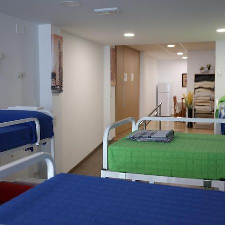 Albergue El Caminante Vandrarhem Portomarin Exteriör bild